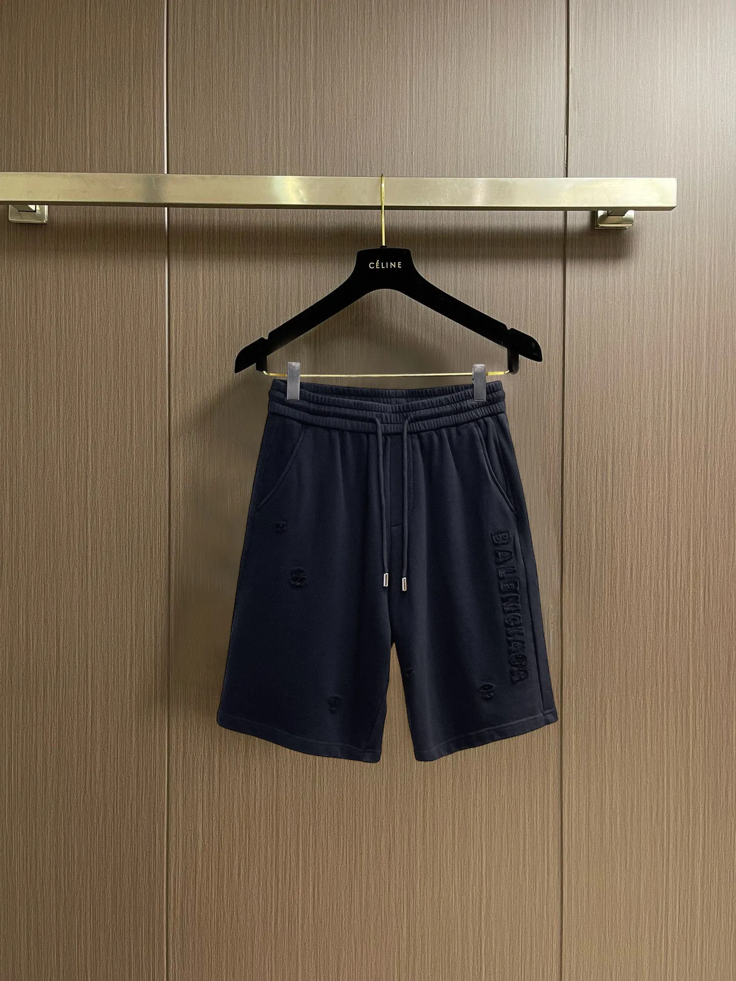Balenciaga's three-standard complete 2026 summer New Arrival men's casual shorts, advanced custom-made Breathable fabric, Breathable fabric, extremely stretchy and comfortable, impeccable details, top-grade accessories, original logo design concept, delicate and soft feel! The upper body fit is awesome! Size: M-XXXL Please state your height and weight when ordering